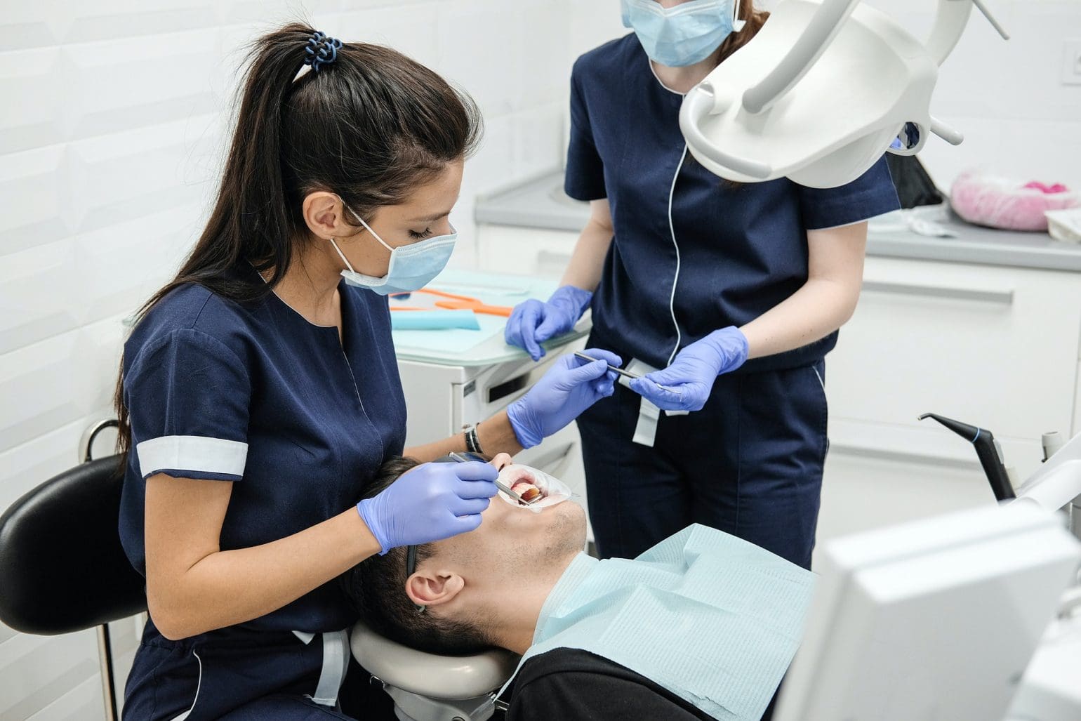 picture of patient going to the dentist, calling system for dentists